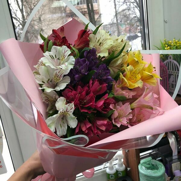 Букет из альстромерии