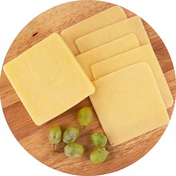 Сыр Чеддер 48% кусок ТМ La Paulina (Ла Паулина)