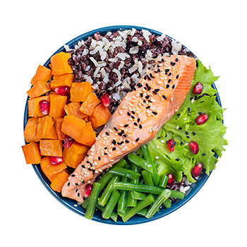 Салат-боул с семгой на пару, кенийской фасолью и гранатом