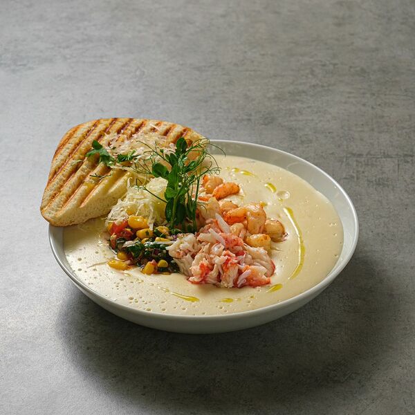 Кукурузный чаудер с креветками и крабом