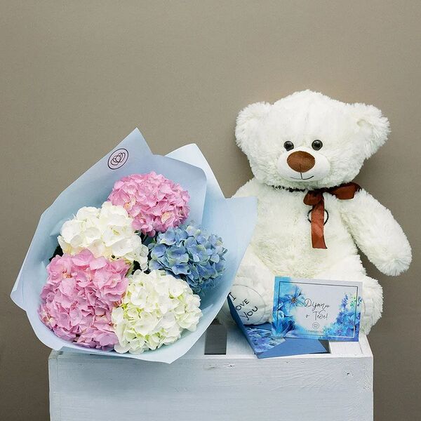 Набор №8: Букет из 5 гортензий с медведем и открыткой (выгода - 643 руб)
