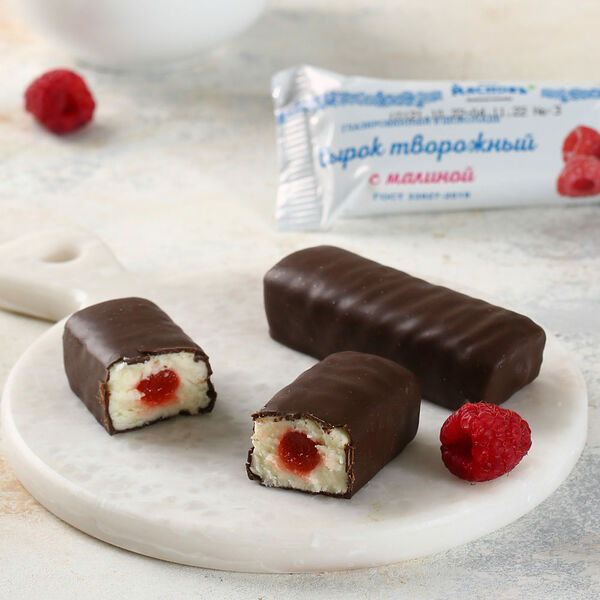 Сырок творжный с малиной в шоколаде 23% гост МясновЪ Ферма