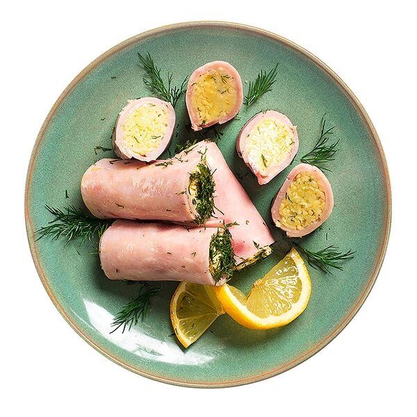 Рулетики из ветчины, фаршированные сыром с чесноком