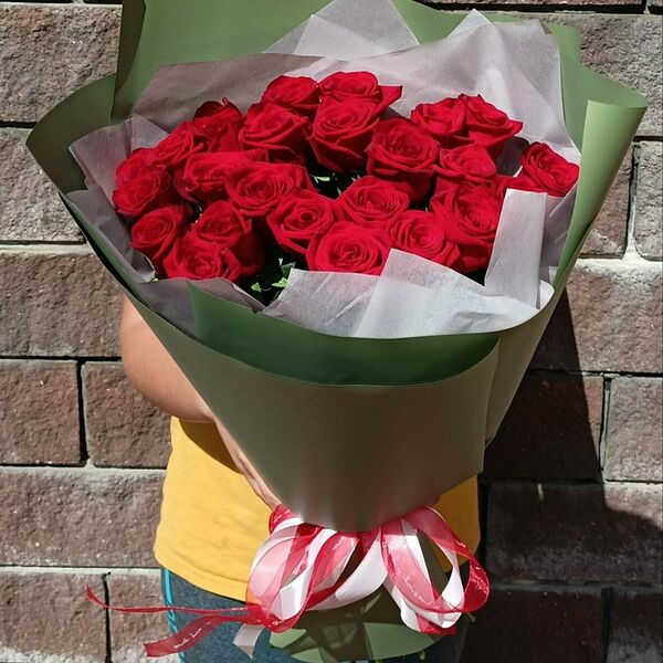 25 красных роз