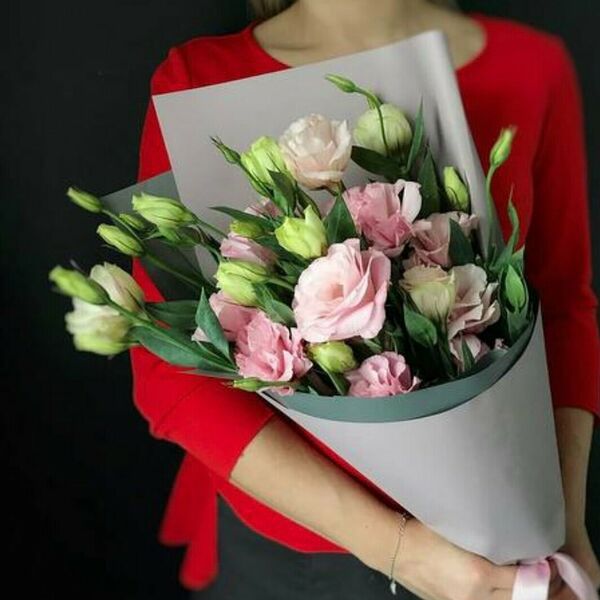 Букет с эустомой