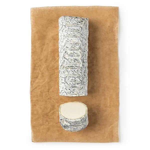 Сыр мягкий с плесенью в золе Бюш из коровьего молока м.д.ж. в с.в. 45% , Россия, вес