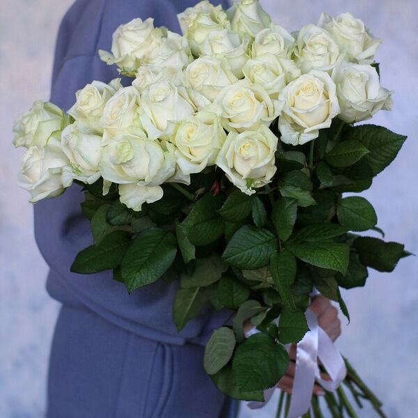 Букет из 21 белой розы 