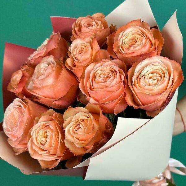 Букет цветов из 11 пионовидных эквадорских роз Кахала
