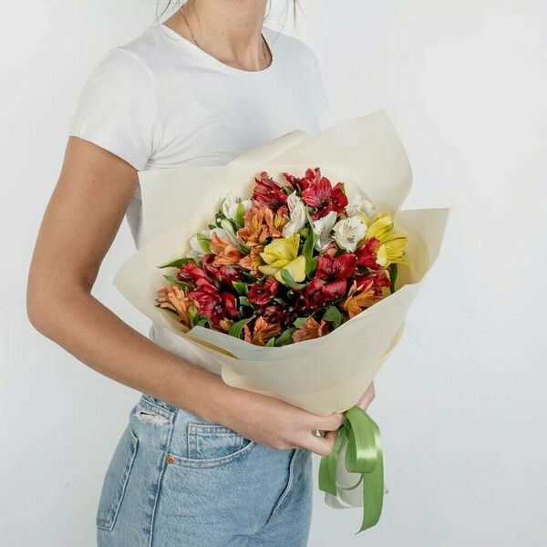 Букет из 9 разноцветных альстромерий