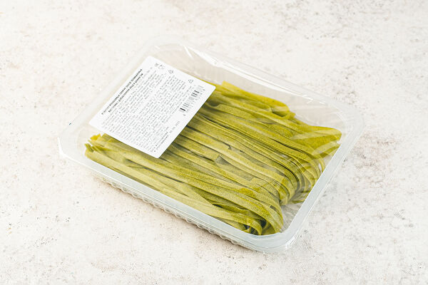 Свежая паста Феттучине с яйцом и шпинатом