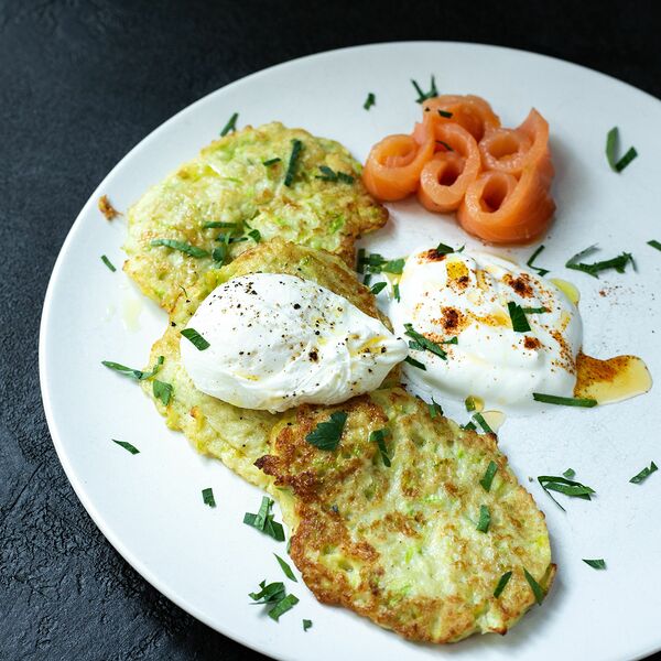 Цукини оладьи с пармезаном и сметаной