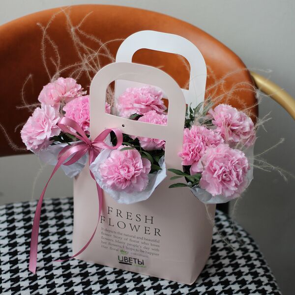 Сумочка с гвоздиками