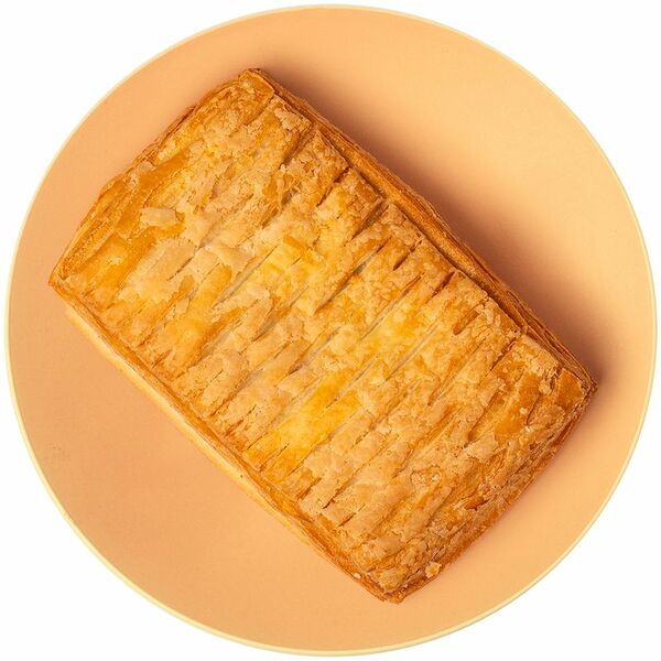 Слойка с вишней