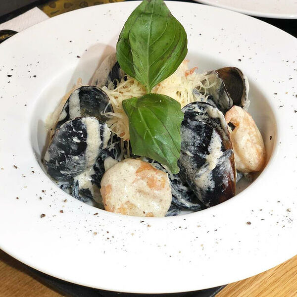 Спагетти неро с морепродуктами