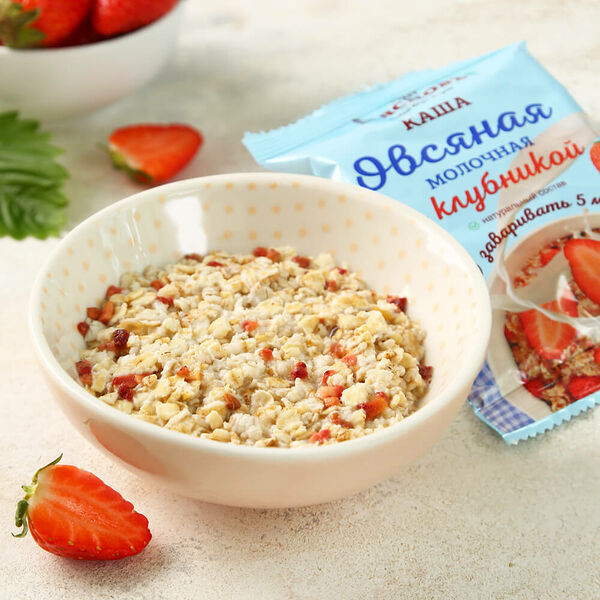 Каша овсяная молочная с клубникой быстрого приготовления МясновЪ Буфет от КуулКлевер