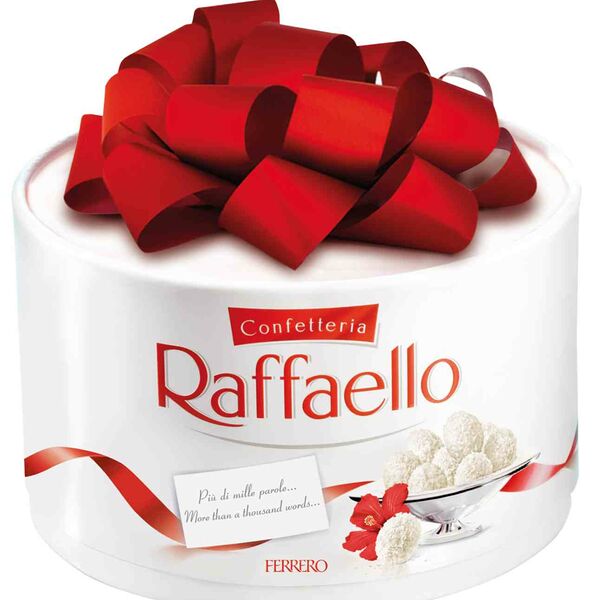 Конфеты Raffaello с цельным миндальным орехом в кокосовой обсыпке