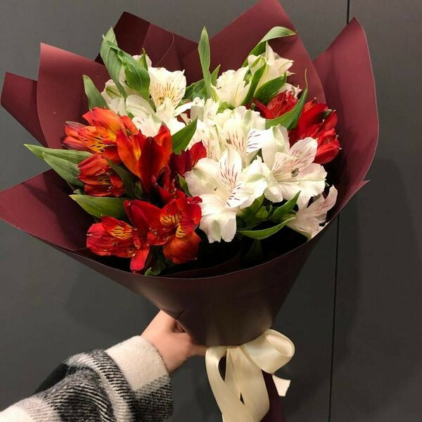 Букет из 9 альстромерий микс