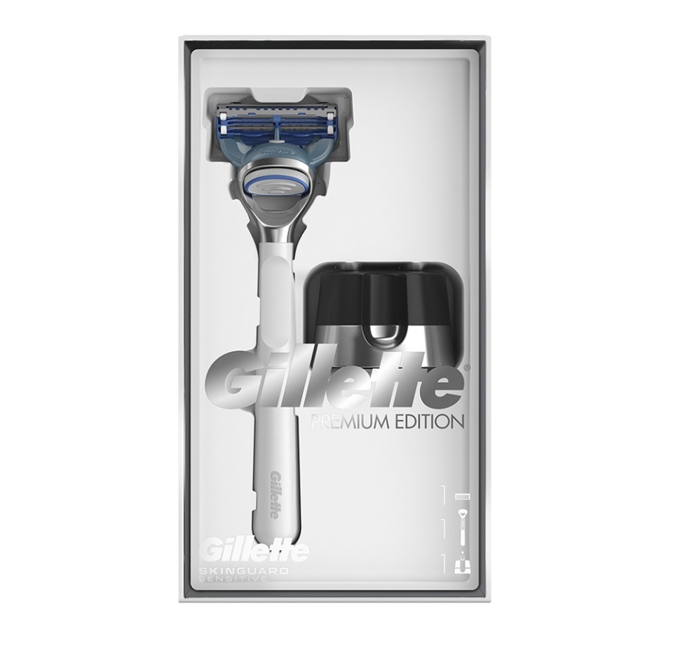 

Набор подарочный Gillette Skinguard Sensitive бритва + магнитная подставка + кассета