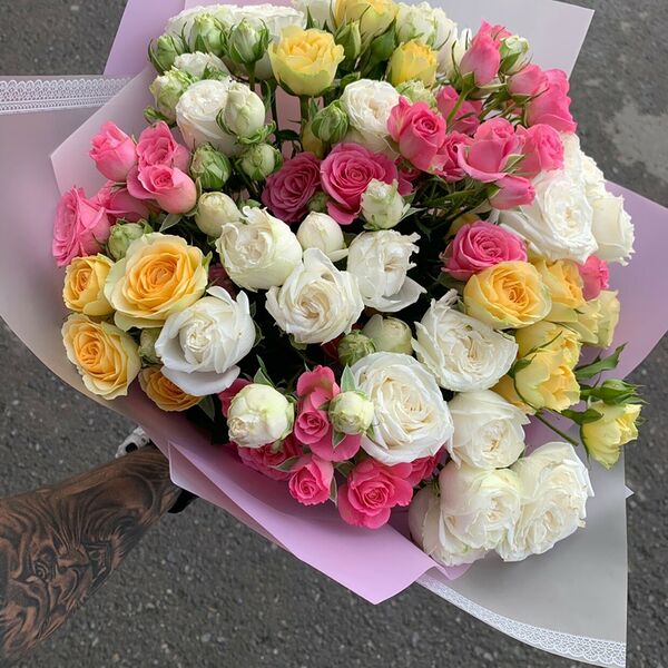 Букет кустовых роз микс