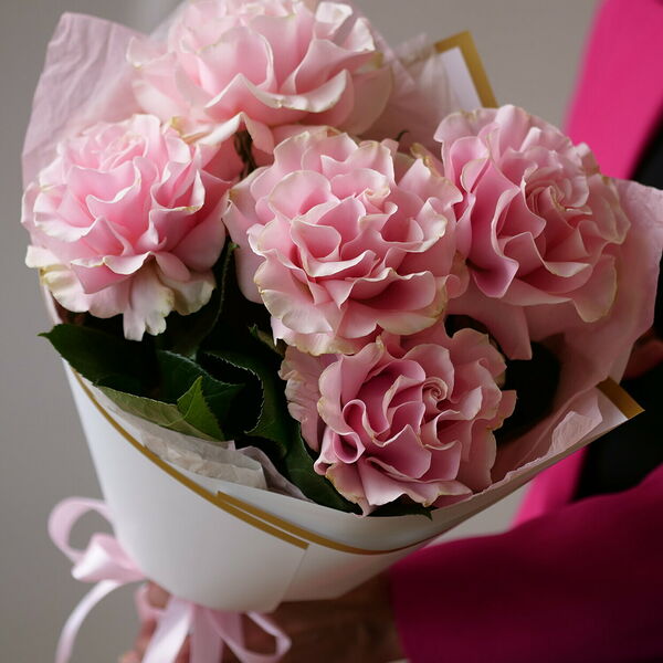 Букет из 5 розовых французских роз