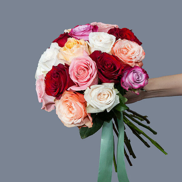 Монобукет 17 Роз микс под ленту Ирис