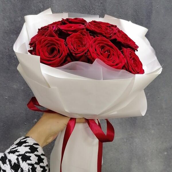Красный мираж 11 красных роз