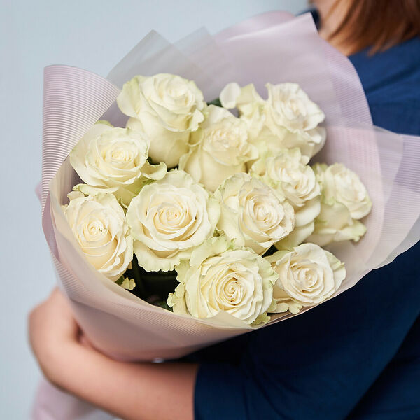 Розы белые крупные 11штук