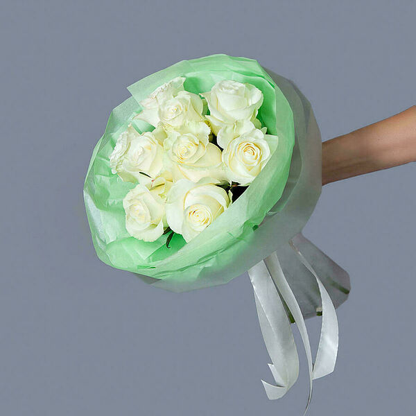 Монобукет 9 Роз Mondial в упаковке с тишью Ирис