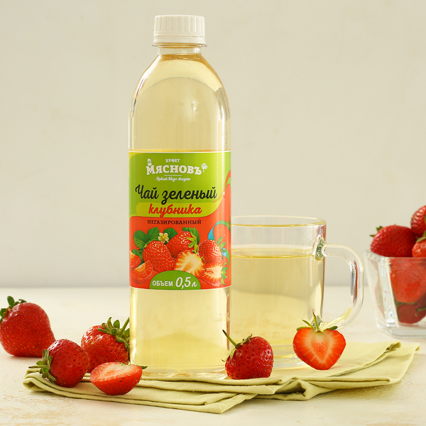 Напиток зеленый чай со вкусом клубники МясновЪ Буфет, 500мл