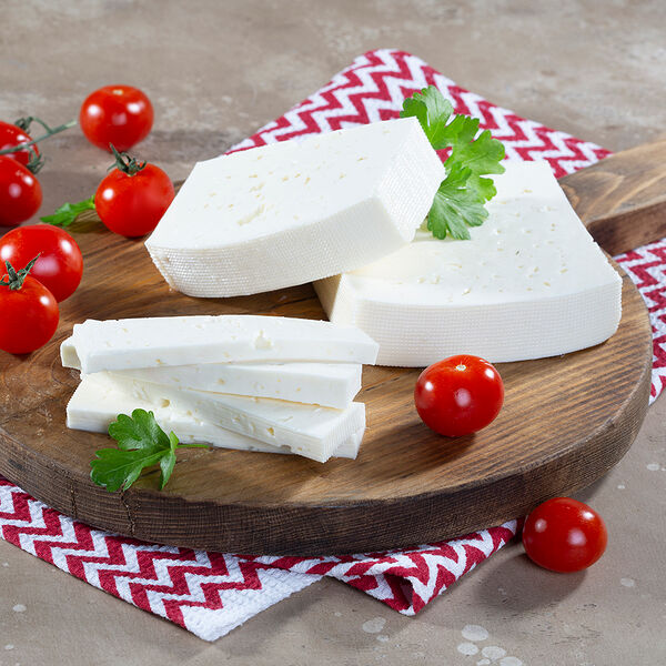 Сыр рассольный Брынза классическая 40% МясновЪ Ферма