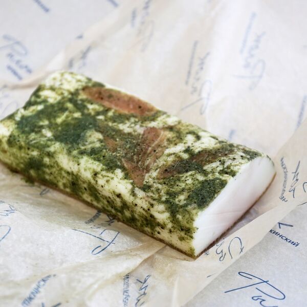 Сало с чесноком и зеленью