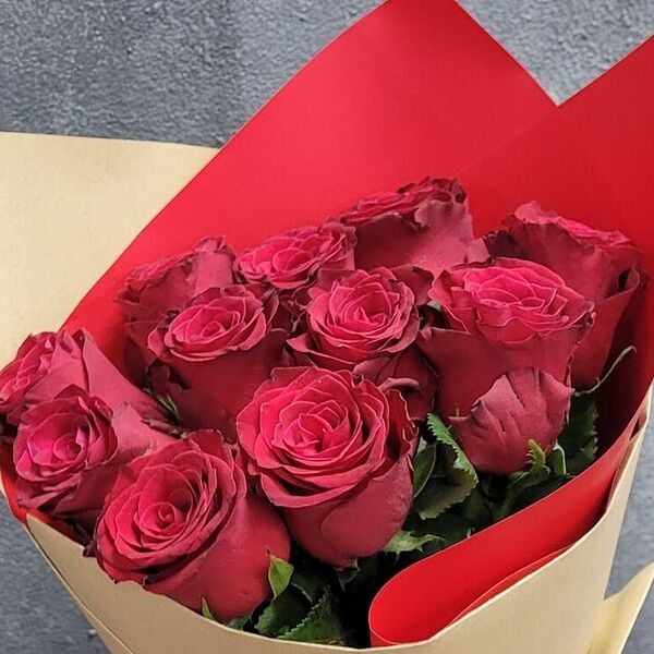 11 роз в стильном исполнении