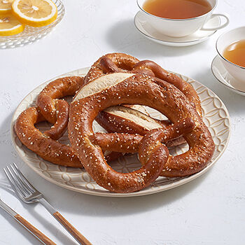 Брецель с солью