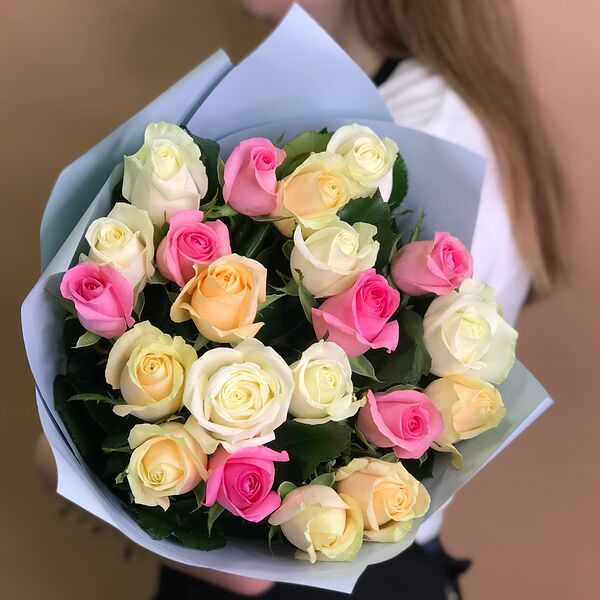 Букет из роз нежный микс 21 шт. (60 см)