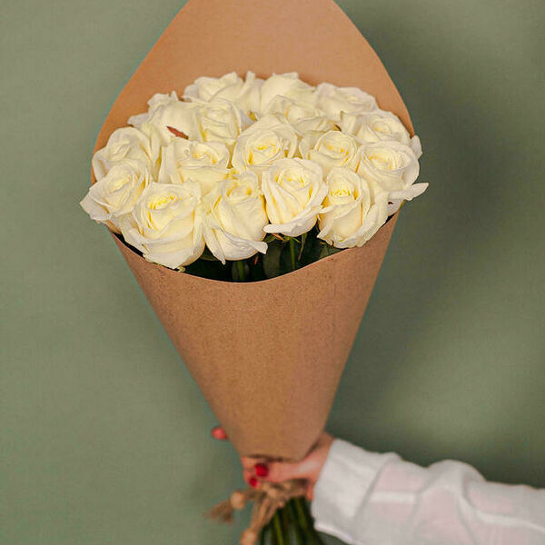 Букет цветов из 17 белых роз Россия