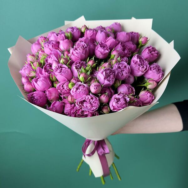 Букет цветов из 15 пионовидных кустовых роз Мисти Баблс