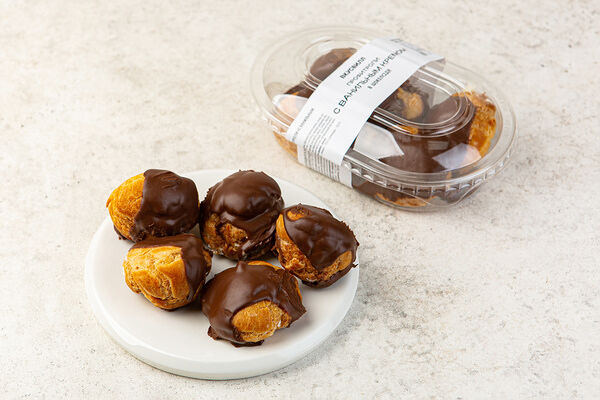 Профитроли с ванильным кремом в шоколаде