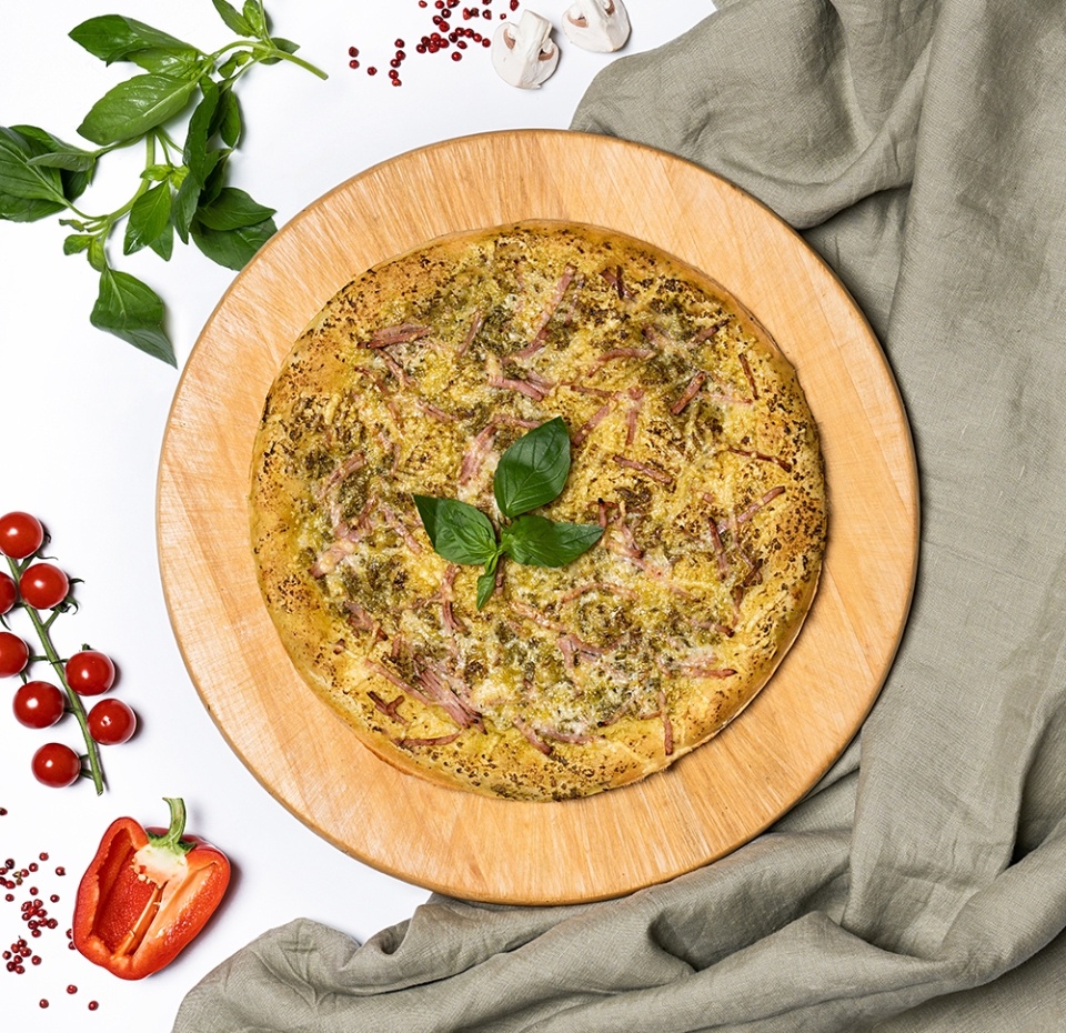 

Фокачча с ветчиной и песто из печи 260 г