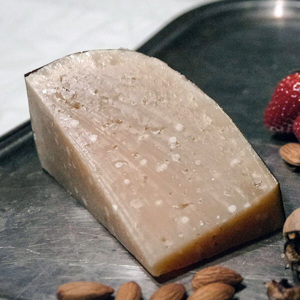 Сыр овечий выдержанный Пикантин