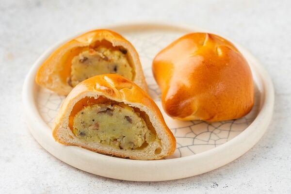 Пирожок с картофелем и грибами, кафе рег