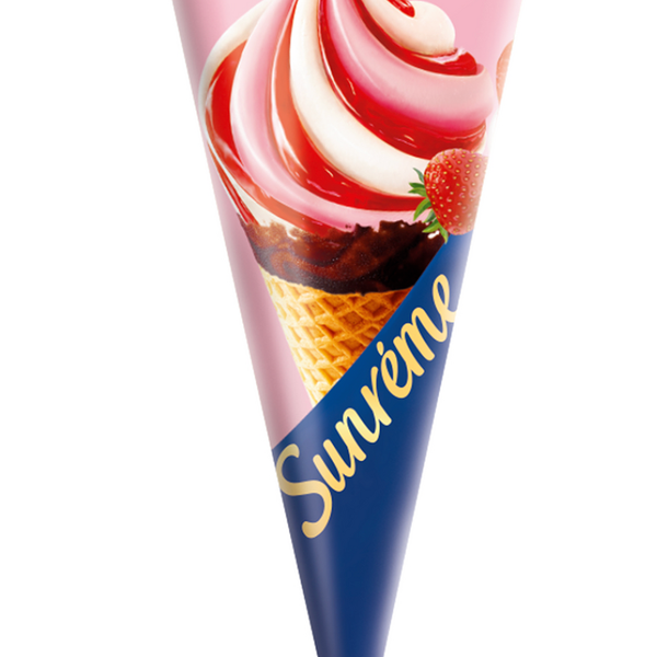 Мороженое Sunreme Клубника со сливками в вафельном рожке 
