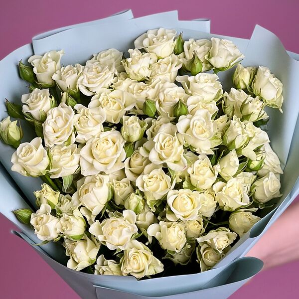 Букет из 17 кустовых белых роз