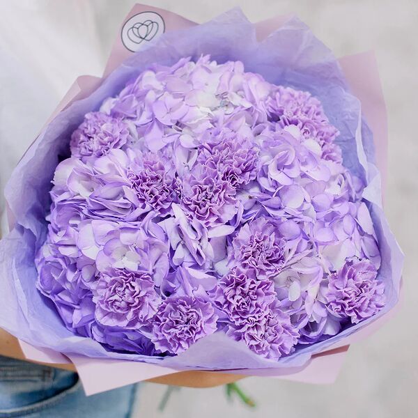 Букет из 3 фиолетовых гортензий и 10 сиреневых гвоздик