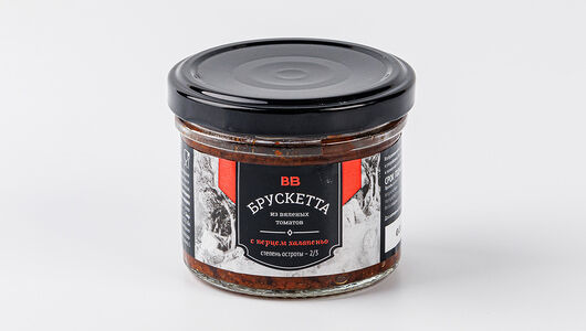 Брускетта из вяленых томатов с перцем халапеньо