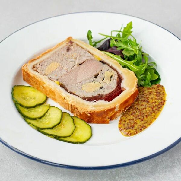 Пате-крут Биарритц с микс салатом