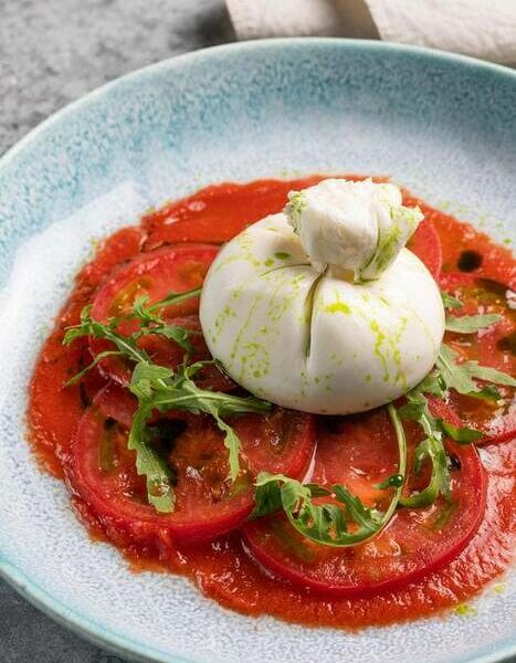 Буррата с карпаччо из томатов