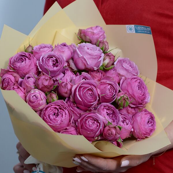 Монобукет Dior с фиолетовыми пионовидными розами