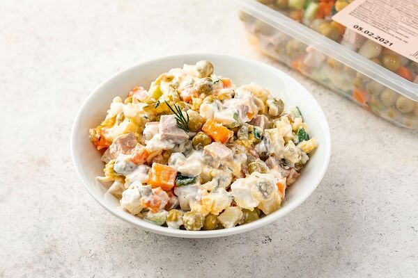 Салат Оливье с колбасой, 200 г