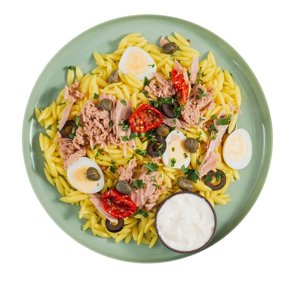 

Салат с тунцом и перепелиными яйцами 160 г