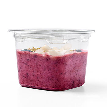 Смузи боул с клубникой и чёрной смородиной